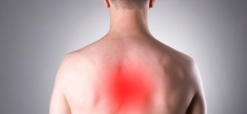 Hrudná osteochondróza je signalizovaná dlhotrvajúcou bolesťou v chrbtici