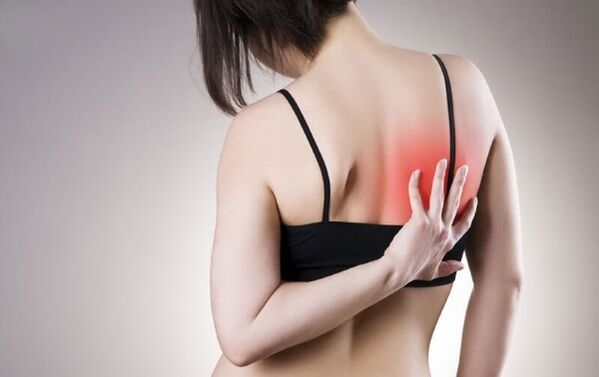 Dorsago, ktoré sprevádza hrudnú osteochondrózu, sa prejavuje ostrou bolesťou pri pohybe