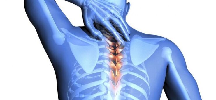 poškodenie chrbtice ako príčina bolesti medzi lopatkami